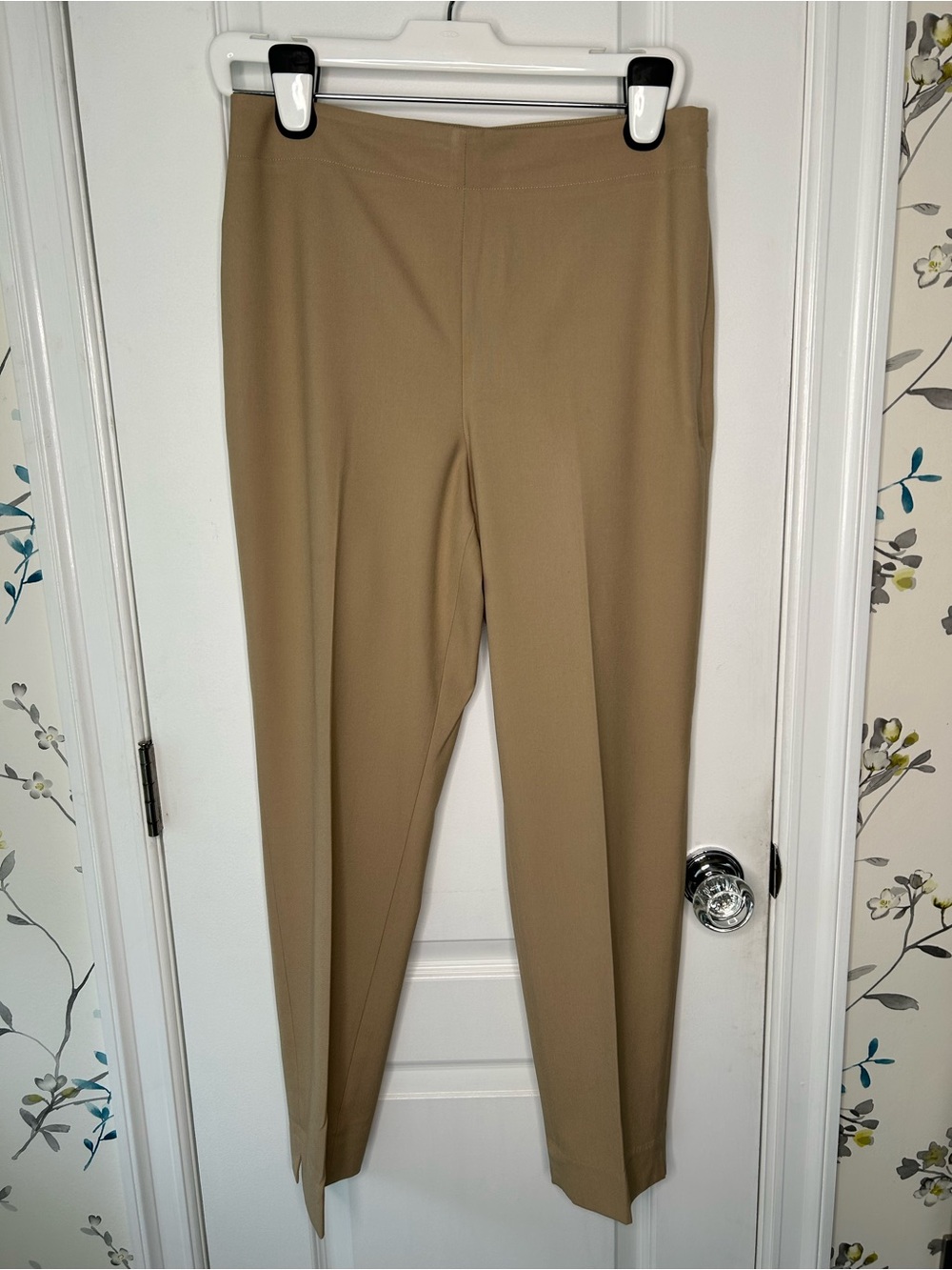 Talbots Tan Straight Leg Dress Pants. Women’s Size 8